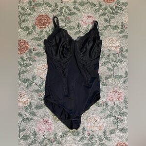 Maiden form firm control shapewear lace trim body shaper 38DD 🖤✨